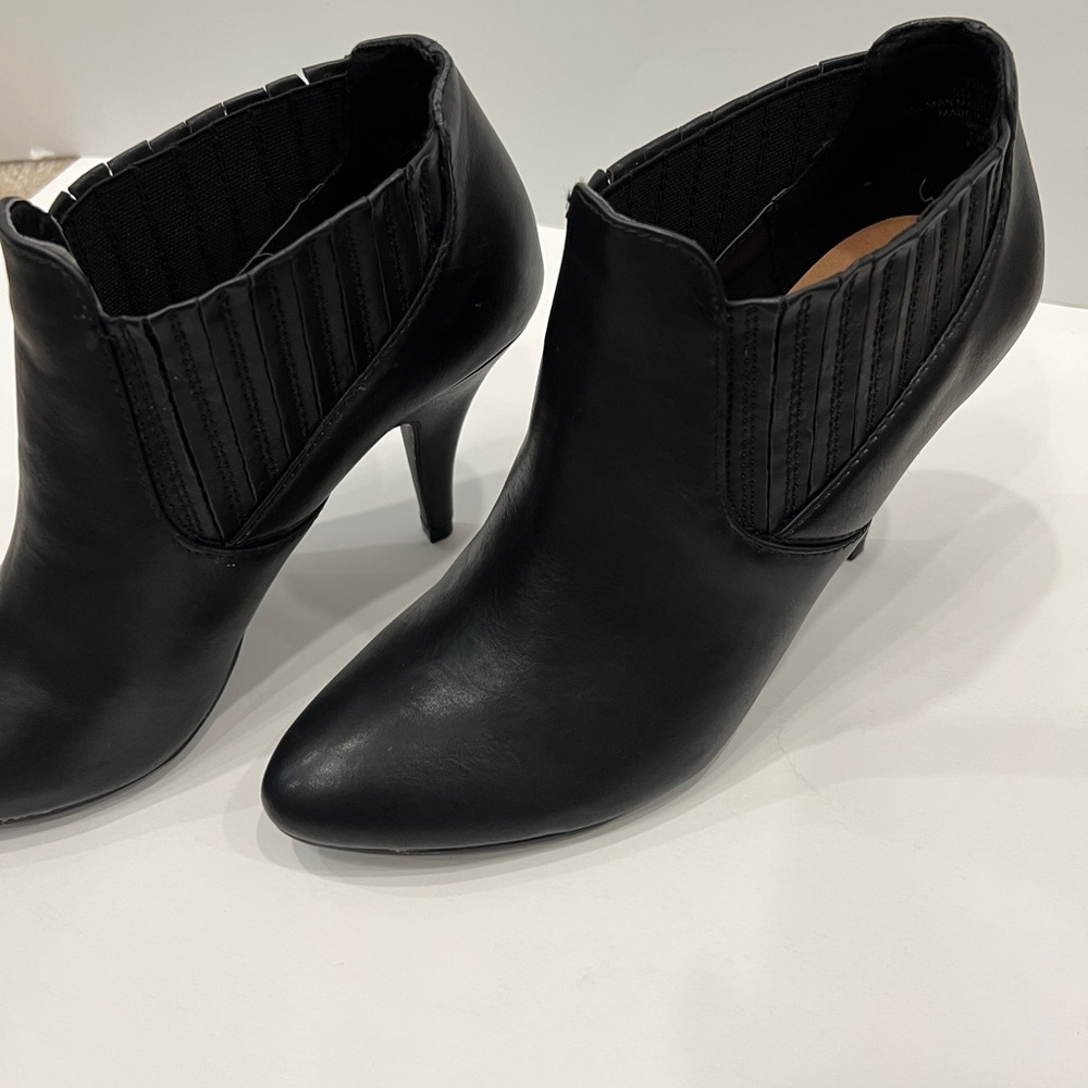 Black leather heels ankle boots size 7.5